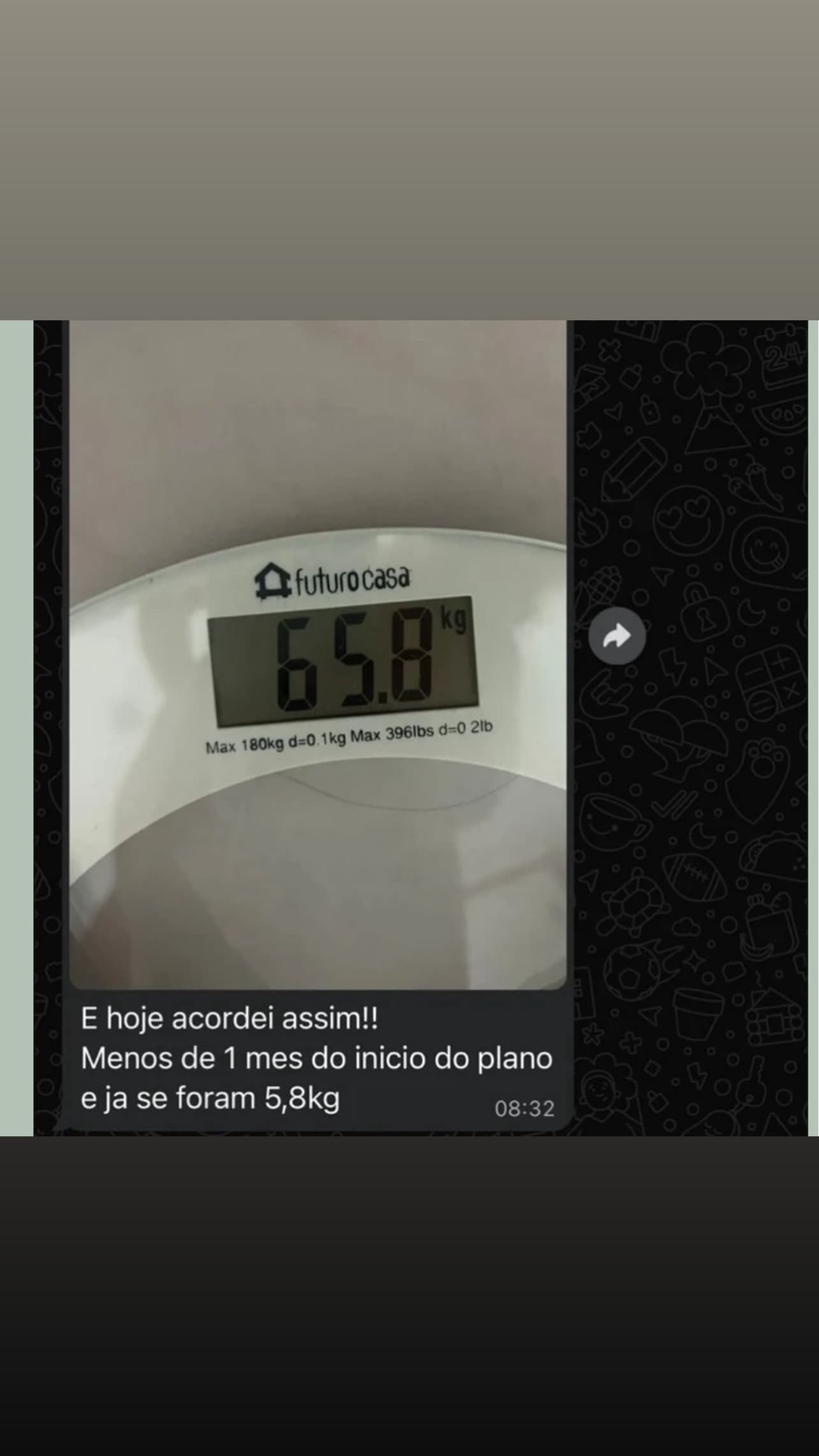 Print de paciente: balança marcando 65,8 kg com a mensagem de que em menos de um mês já se foram 5,8 kg.